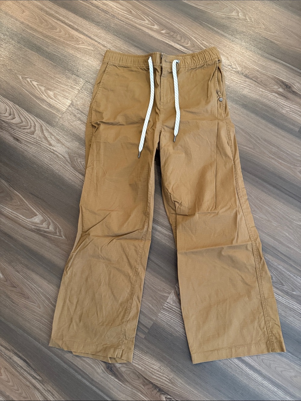 Vuori women’s Drawstring Chinos in Tan